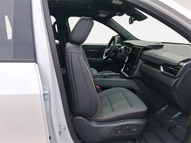 Used 2024 GMC Acadia AT4 image 15