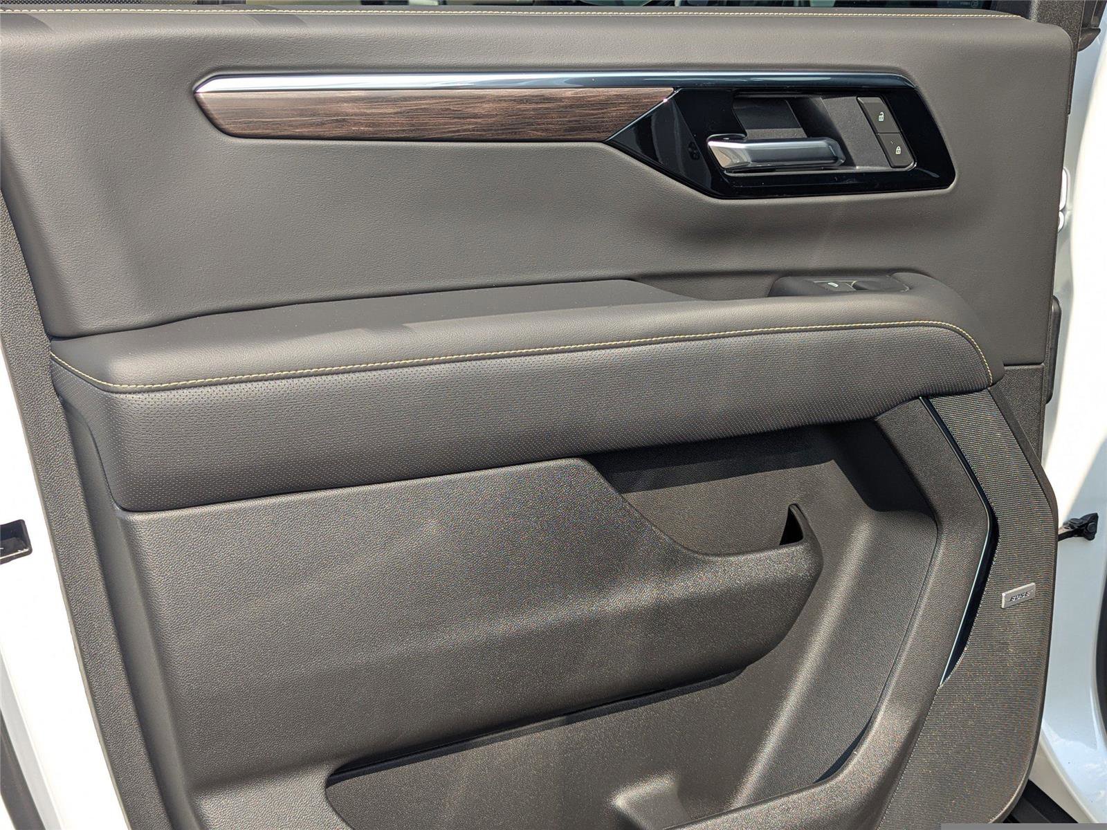 New 2025 Chevrolet Suburban Premier image 14