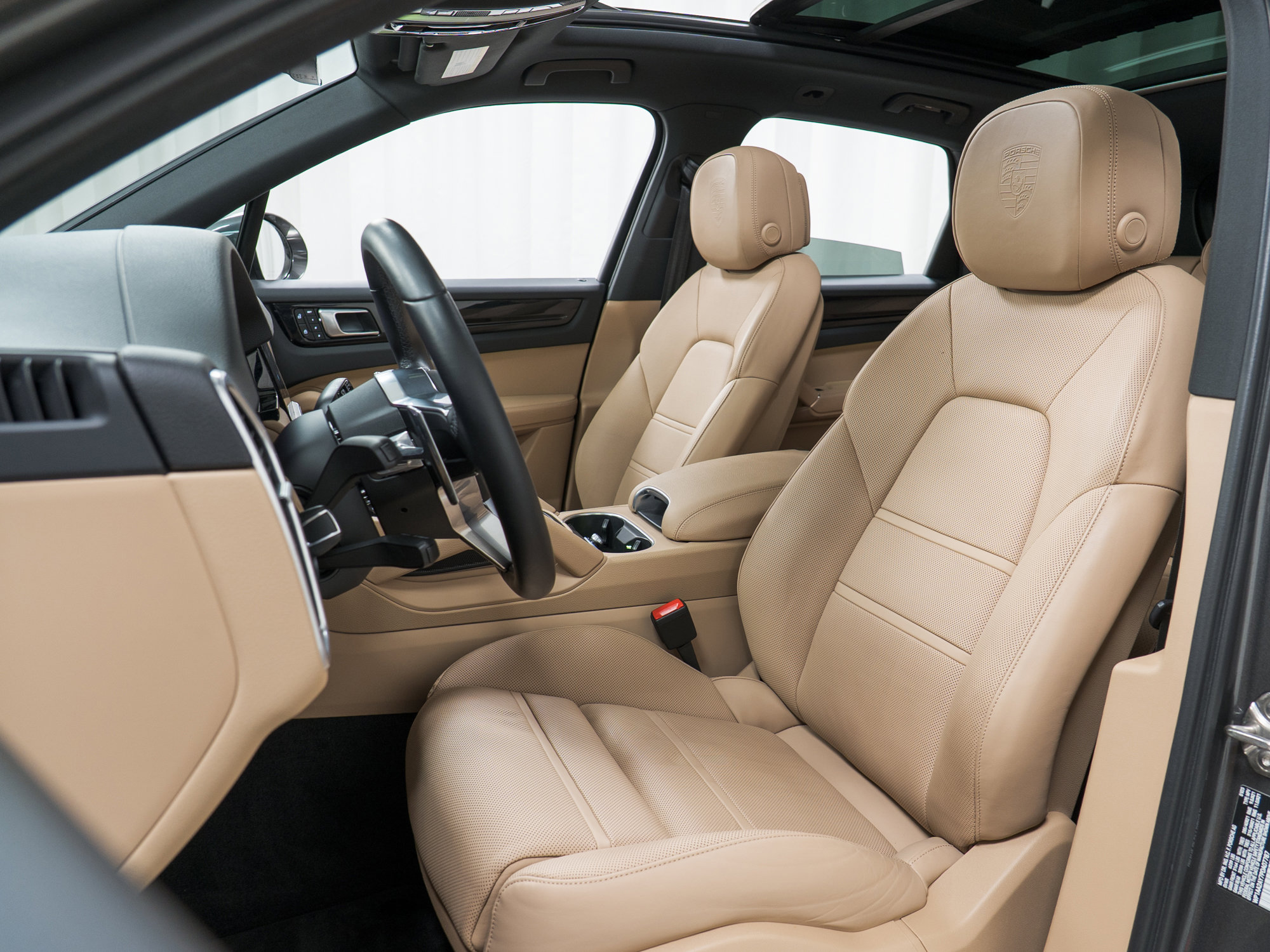 Certified 2023 Porsche Cayenne image 5