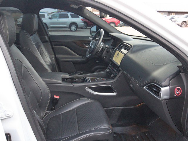 Used 2017 Jaguar F-PACE S image 33