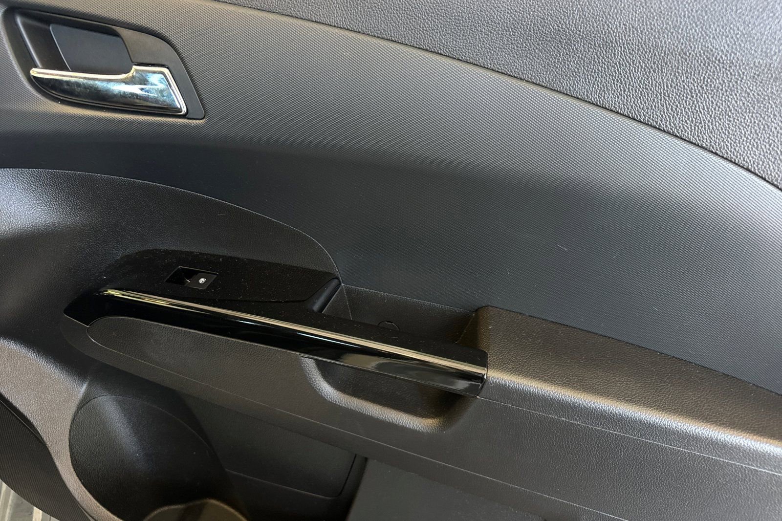 Used 2017 Chevrolet Sonic Premier FWD image 18