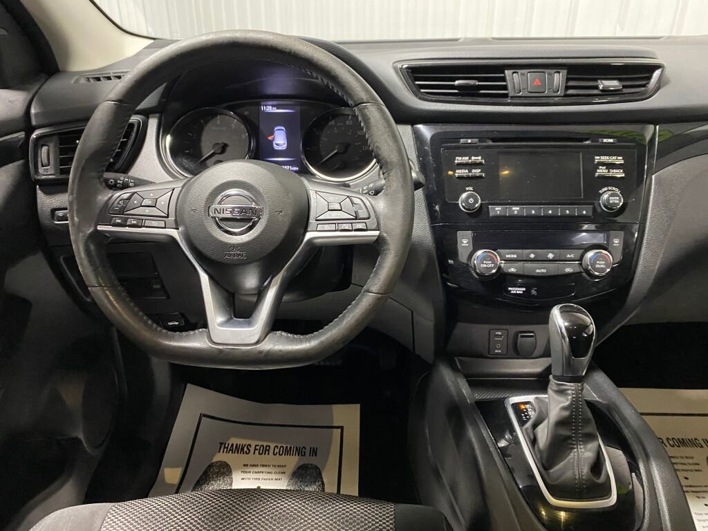 Used 2018 Nissan Rogue Sport SV w/ SV All-Weather Package AWD/4WD image 8