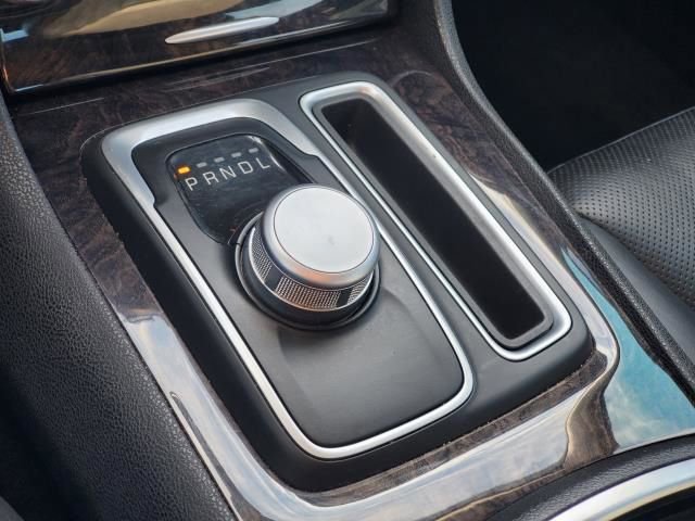 Used 2018 Chrysler 300 Limited image 31