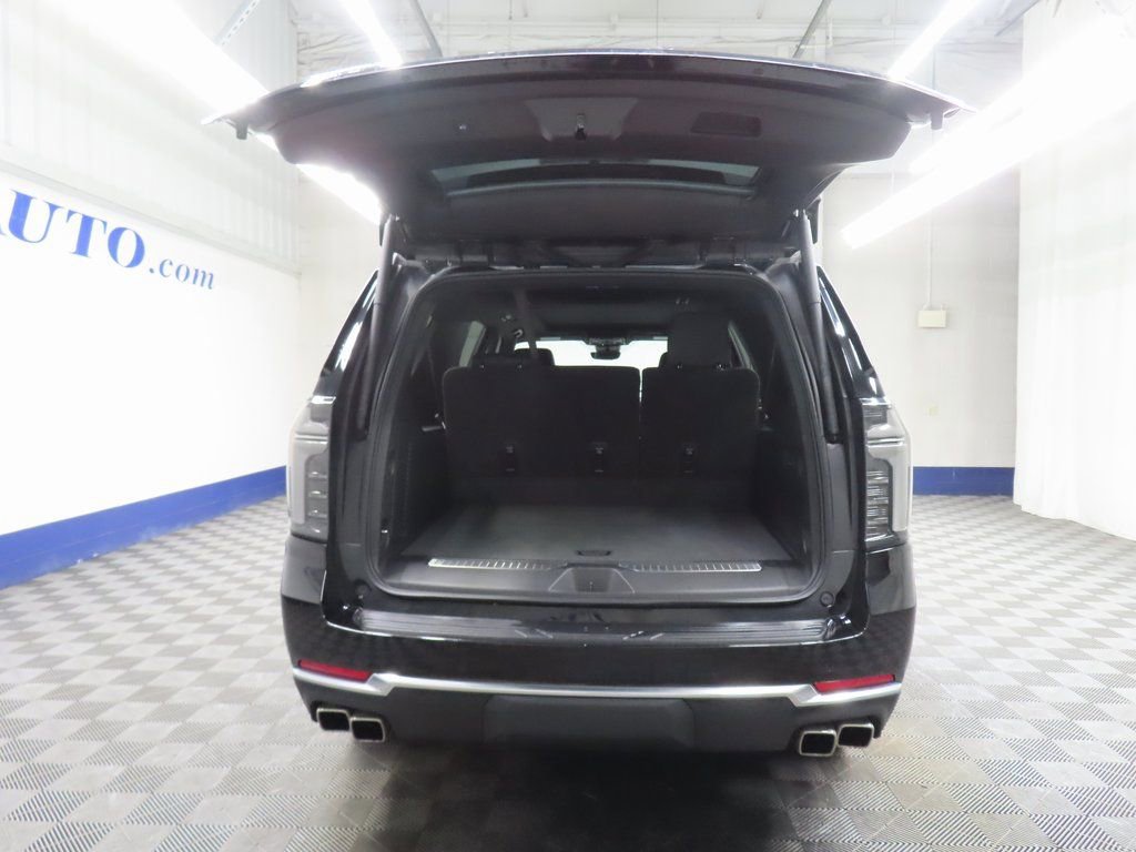 Used 2025 Chevrolet Suburban High Country AWD/4WD image 34