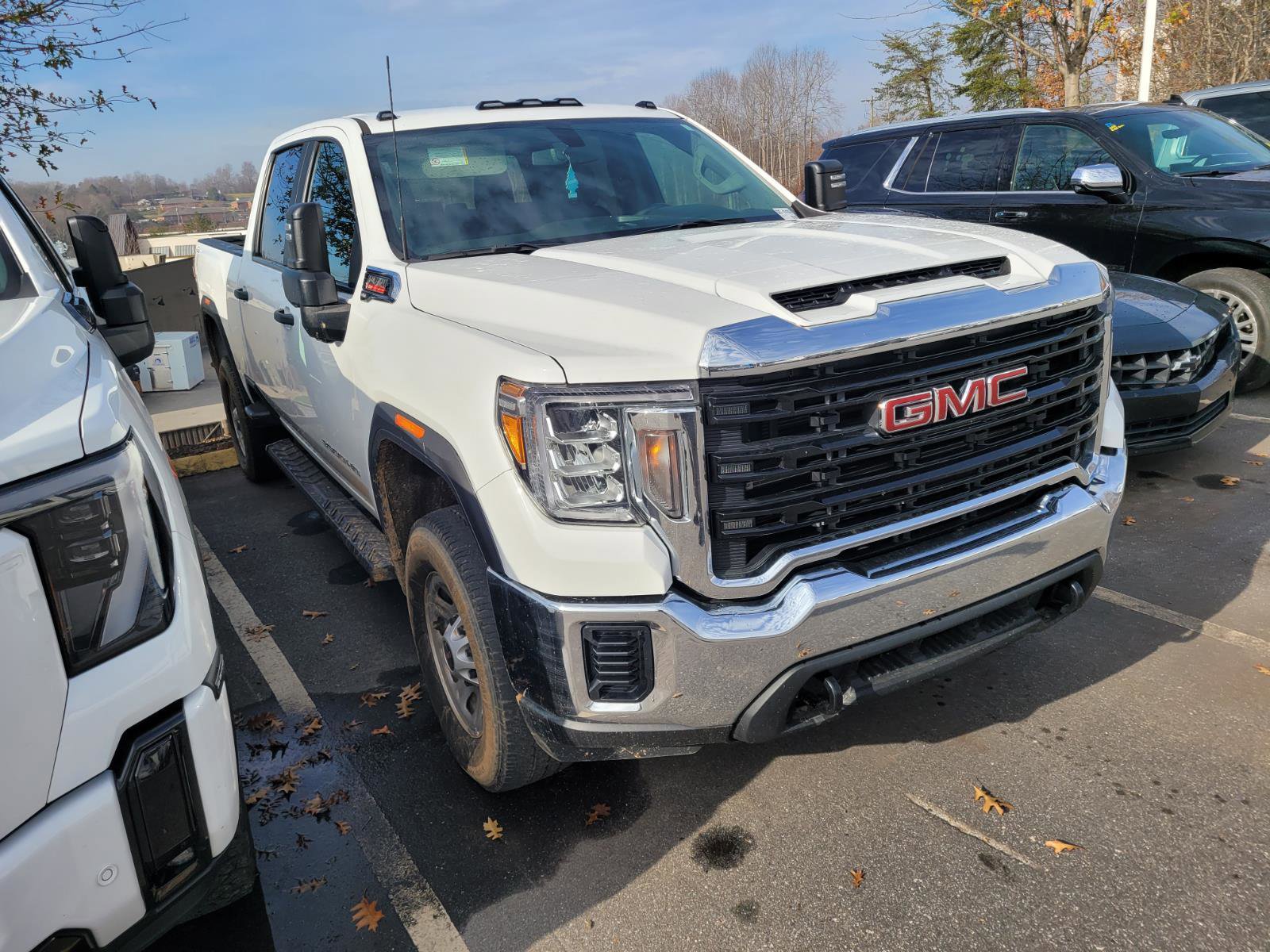 Used 2023 GMC Sierra 3500 Pro w/ Convenience Package image 3