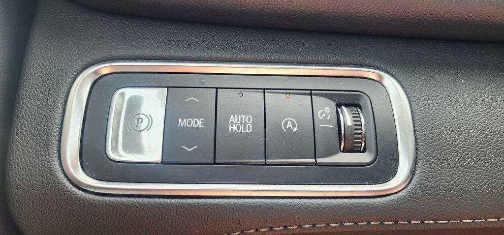 Used 2026 Buick Enclave Avenir w/ Super Cruise Package FWD image 32