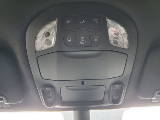 Used 2025 Chrysler Pacifica Limited image 38
