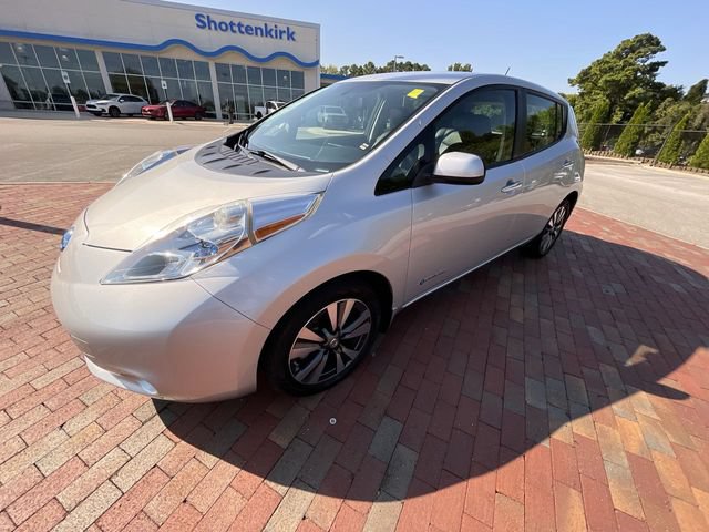 Used 2015 Nissan Leaf SL FWD image 31