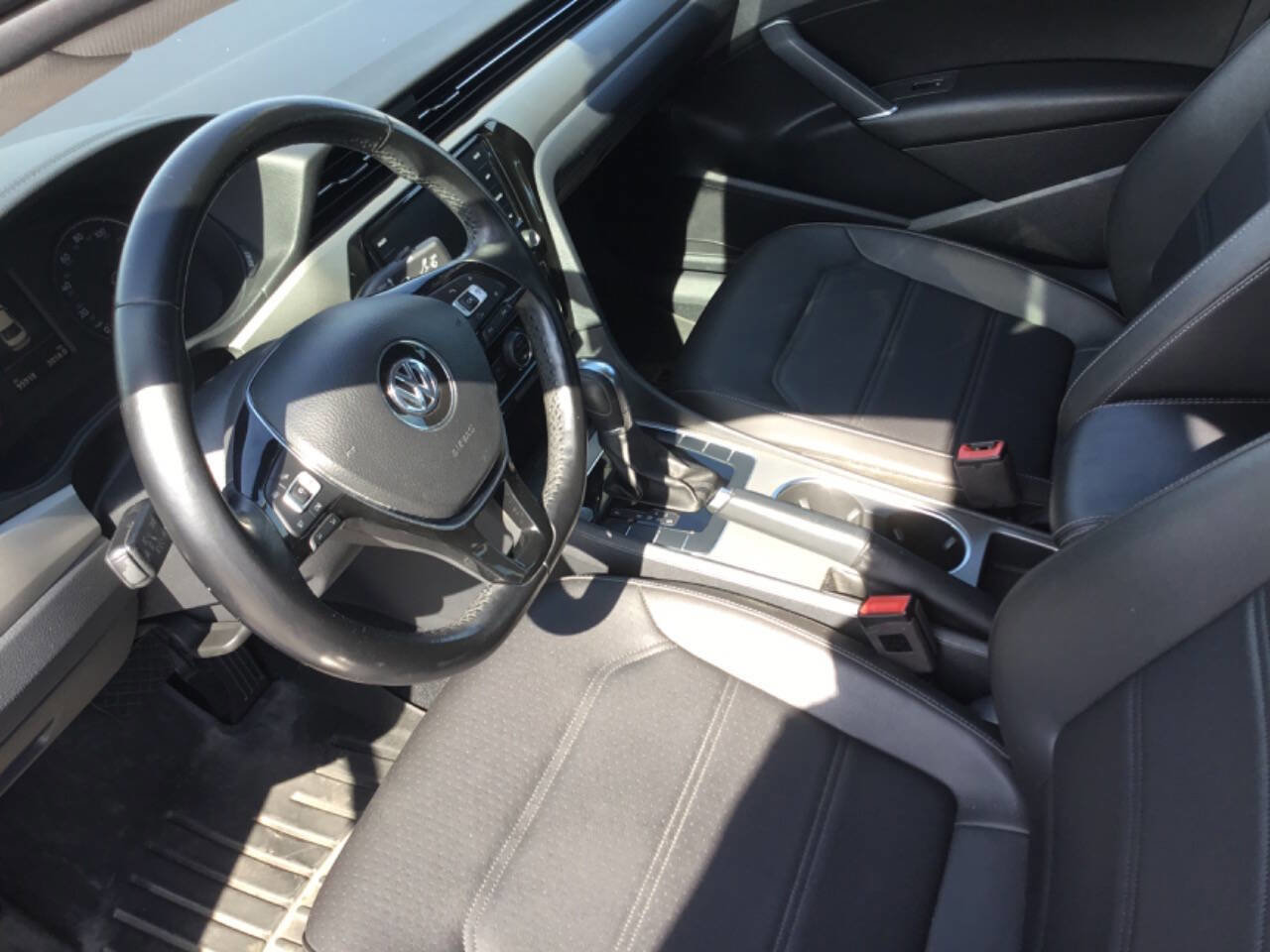 Used 2020 Volkswagen Passat 2.0T SE image 5