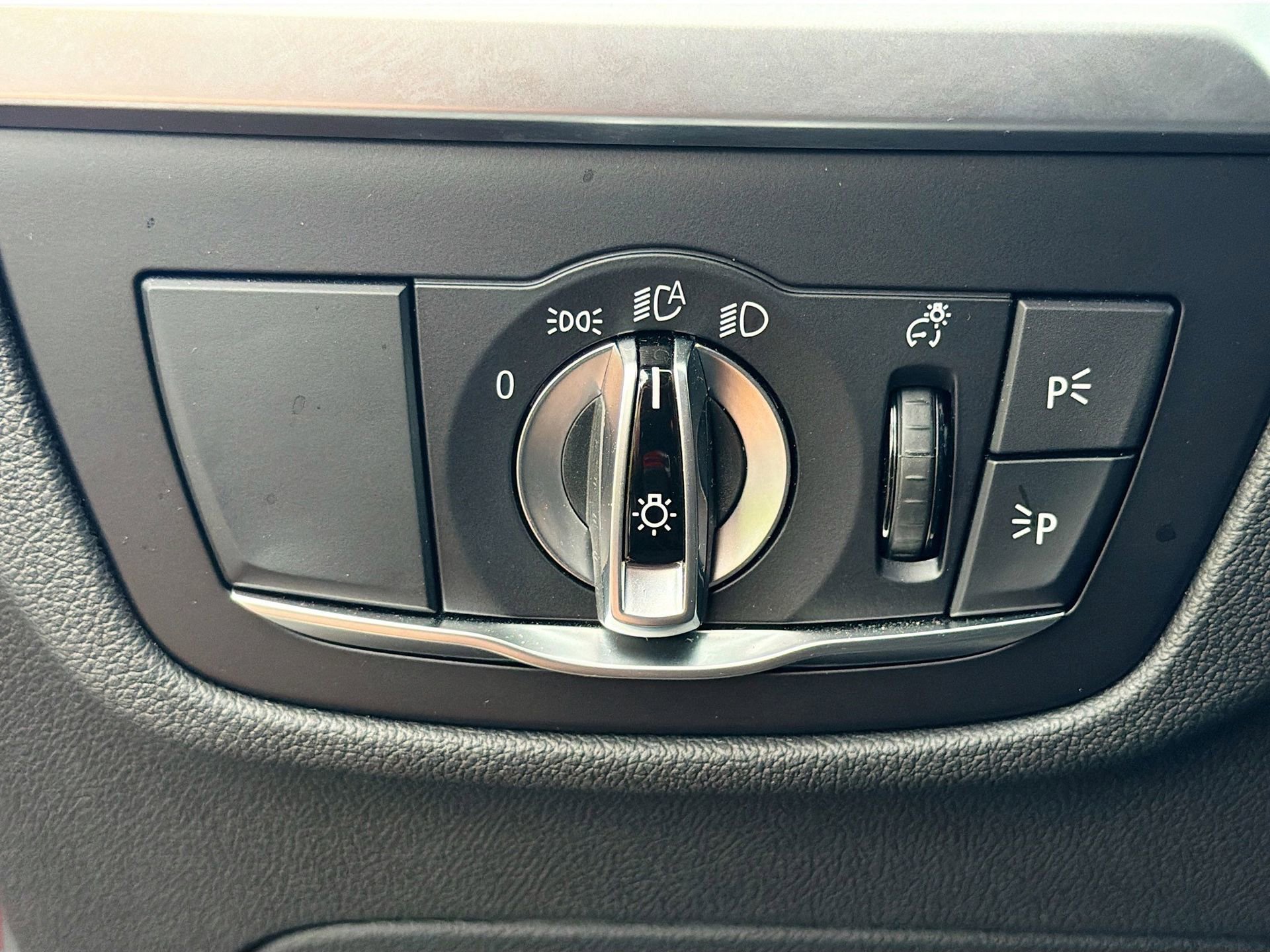 Certified 2025 BMW X4 xDrive30i w/ Premium Package image 36