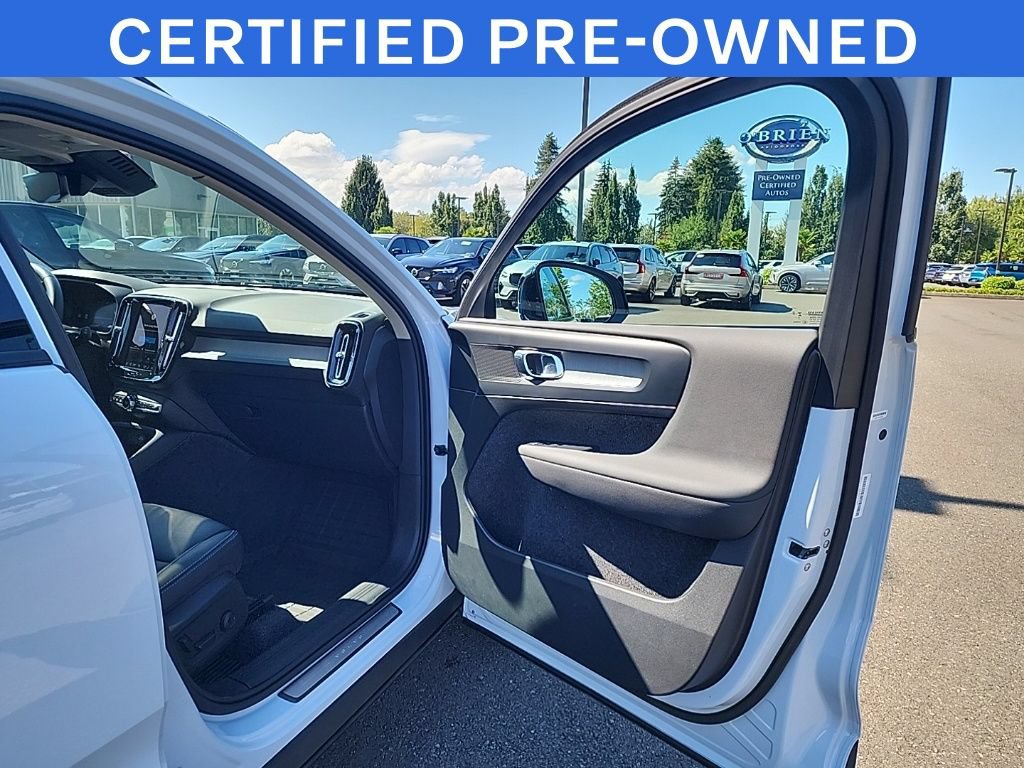 Certified 2026 Volvo XC40 B5 Plus AWD/4WD image 19