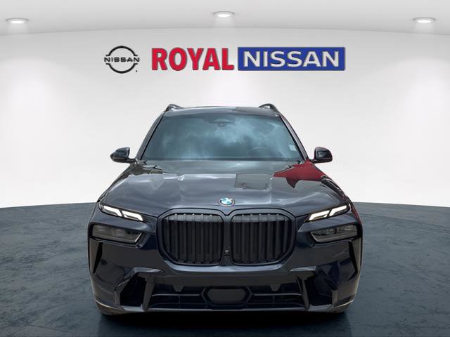 Used 2023 BMW X7 xDrive40i w/ Executive Package image 2
