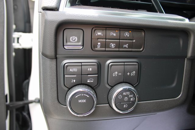 New 2025 Chevrolet Suburban Premier image 9