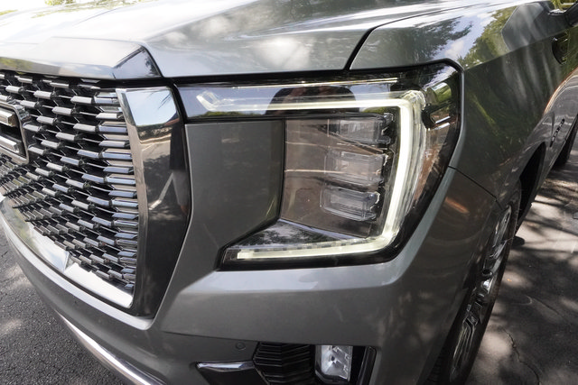 Used 2024 GMC Yukon Denali Ultimate AWD/4WD image 31