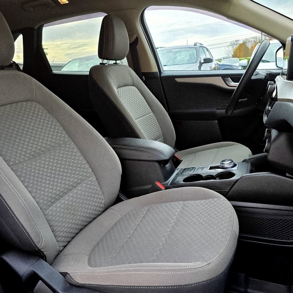 Used 2020 Ford Escape SE image 21