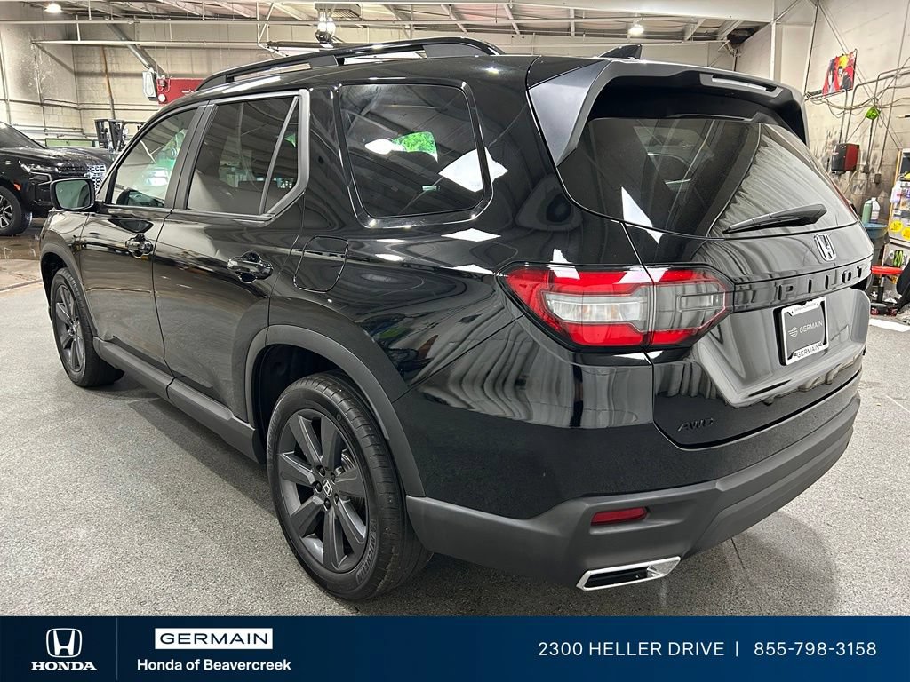 Used 2025 Honda Pilot Sport image 6