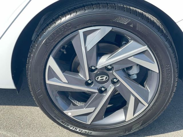 Used 2025 Hyundai Elantra Sport image 9