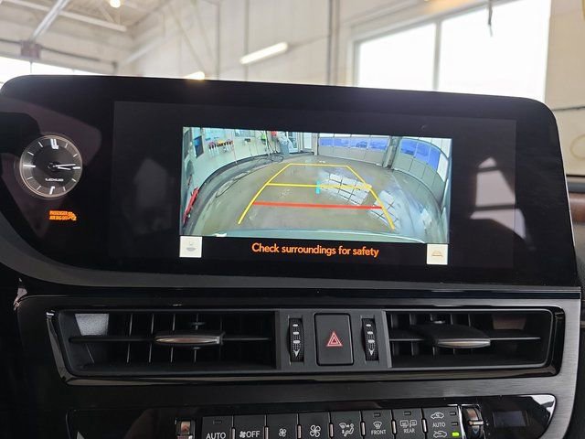 Certified 2025 Lexus ES 300h w/ Premium Package image 22