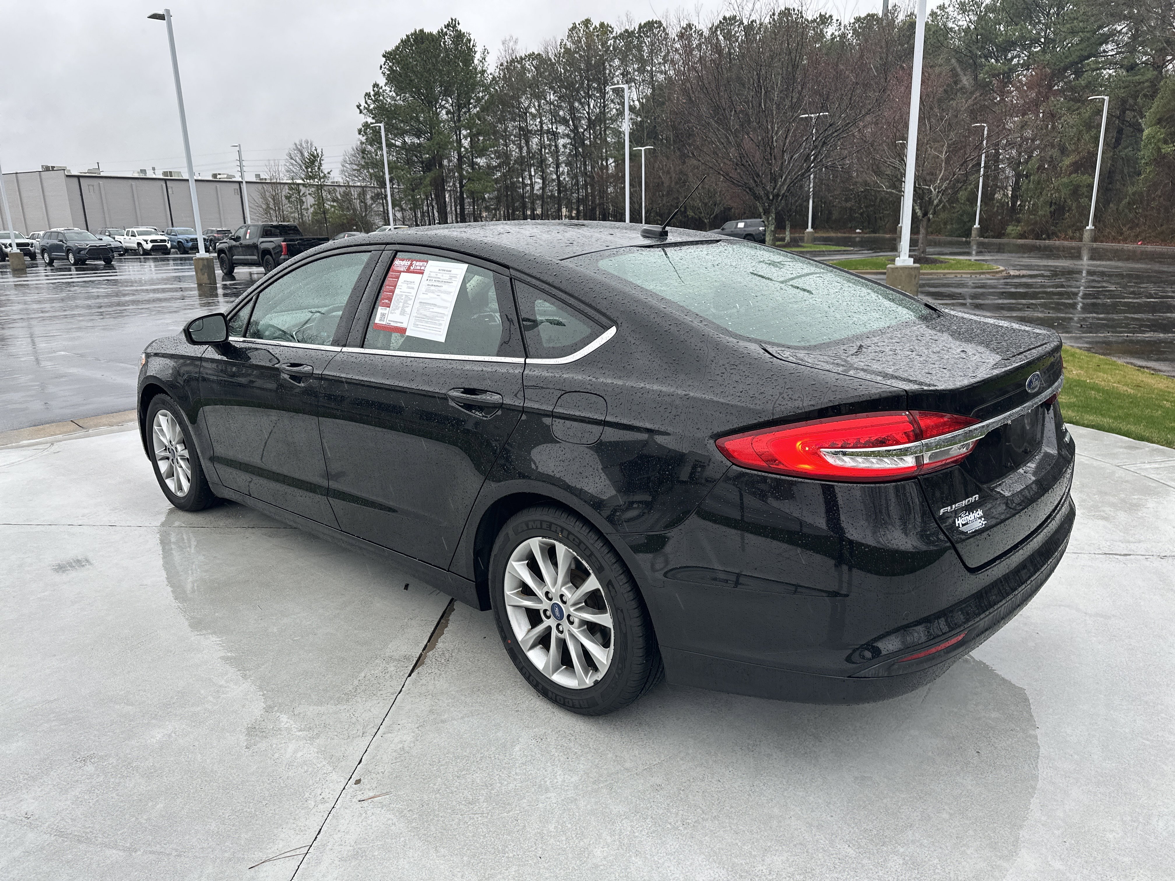 Used 2017 Ford Fusion SE w/ Fusion SE Technology Package image 8