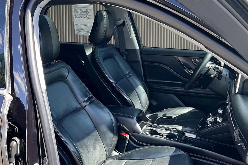 Used 2021 Lincoln Corsair AWD w/ Premium Package image 8
