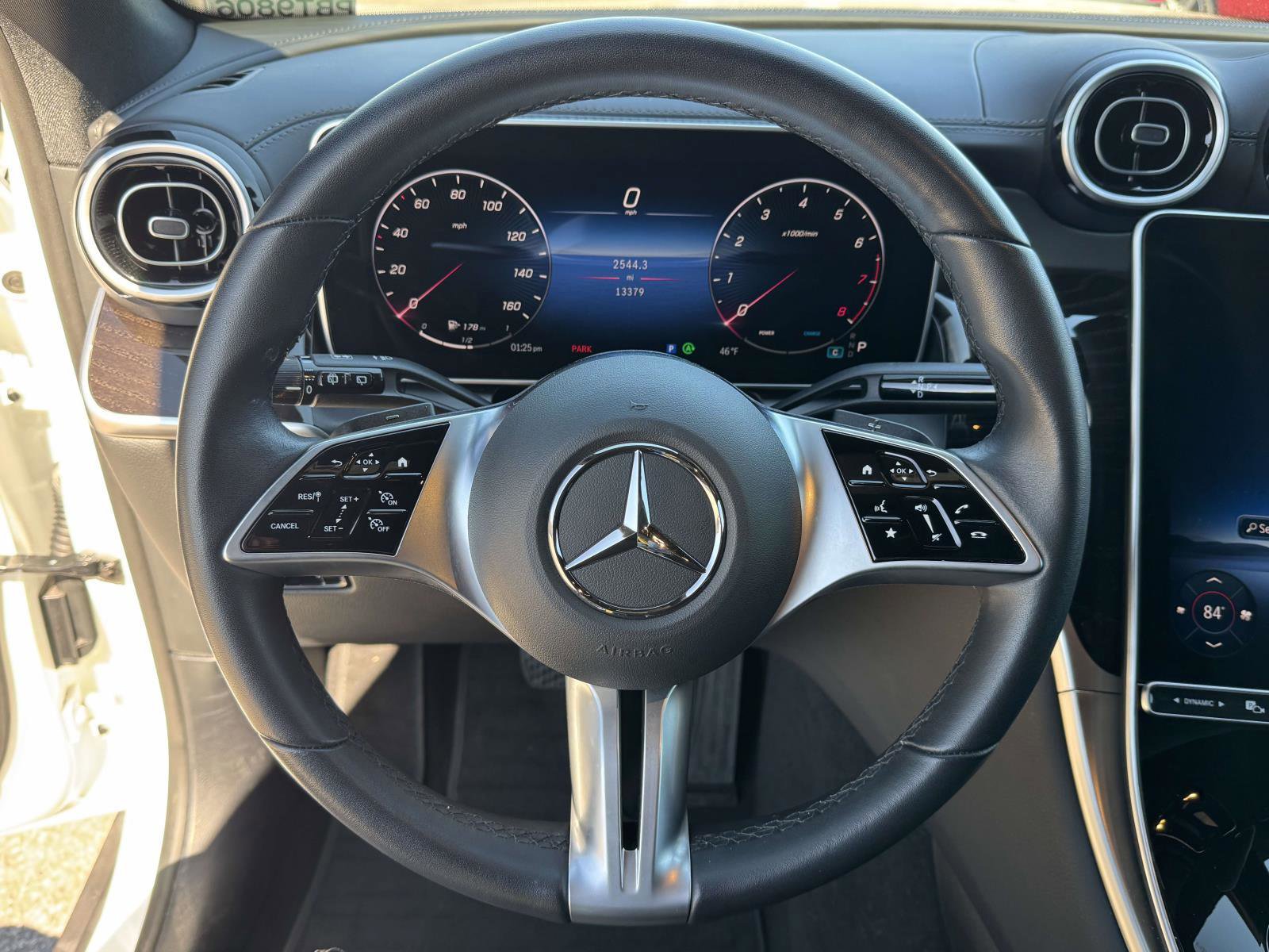 Used 2024 Mercedes-Benz GLC 300 4MATIC image 28