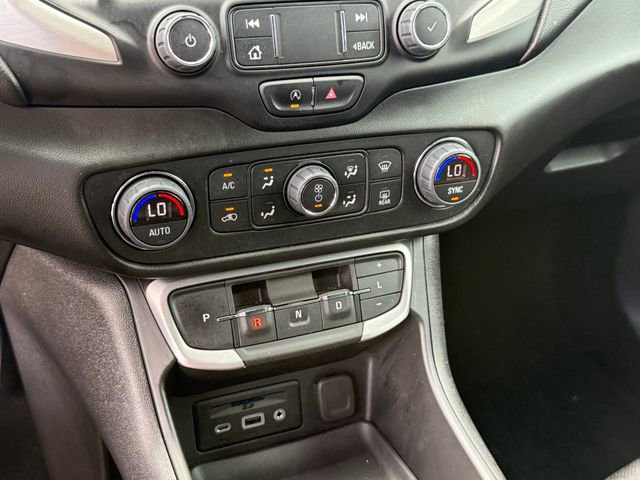 Used 2022 GMC Terrain SLT w/ Tech Package image 19