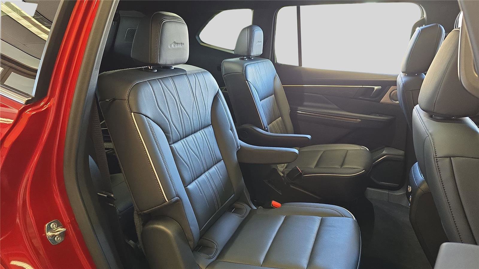 Used 2025 Buick Enclave Avenir w/ Super Cruise Package image 14