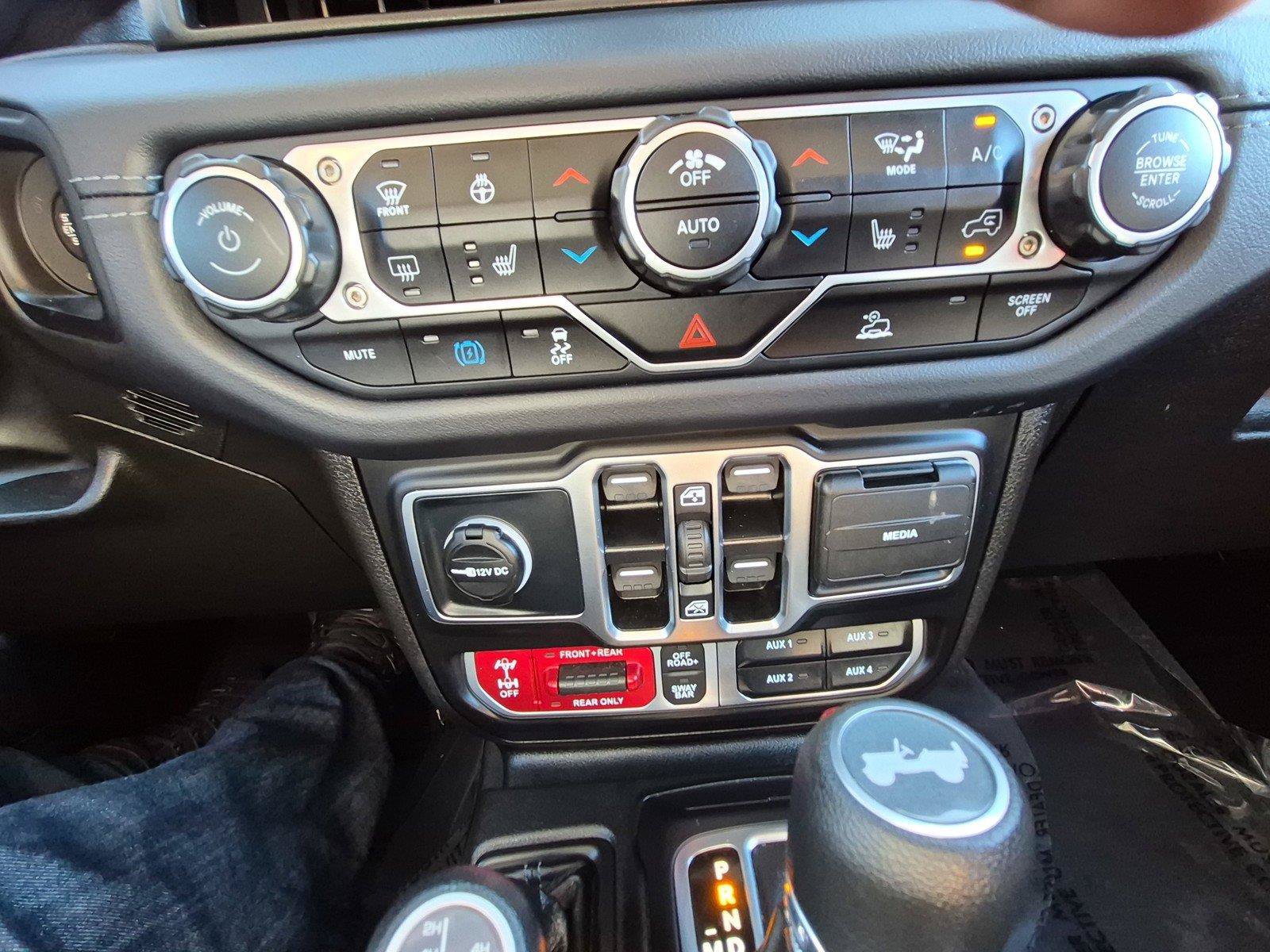 Certified 2025 Jeep Wrangler Unlimited Rubicon 4xe w/ Convenience Group AWD/4WD image 30