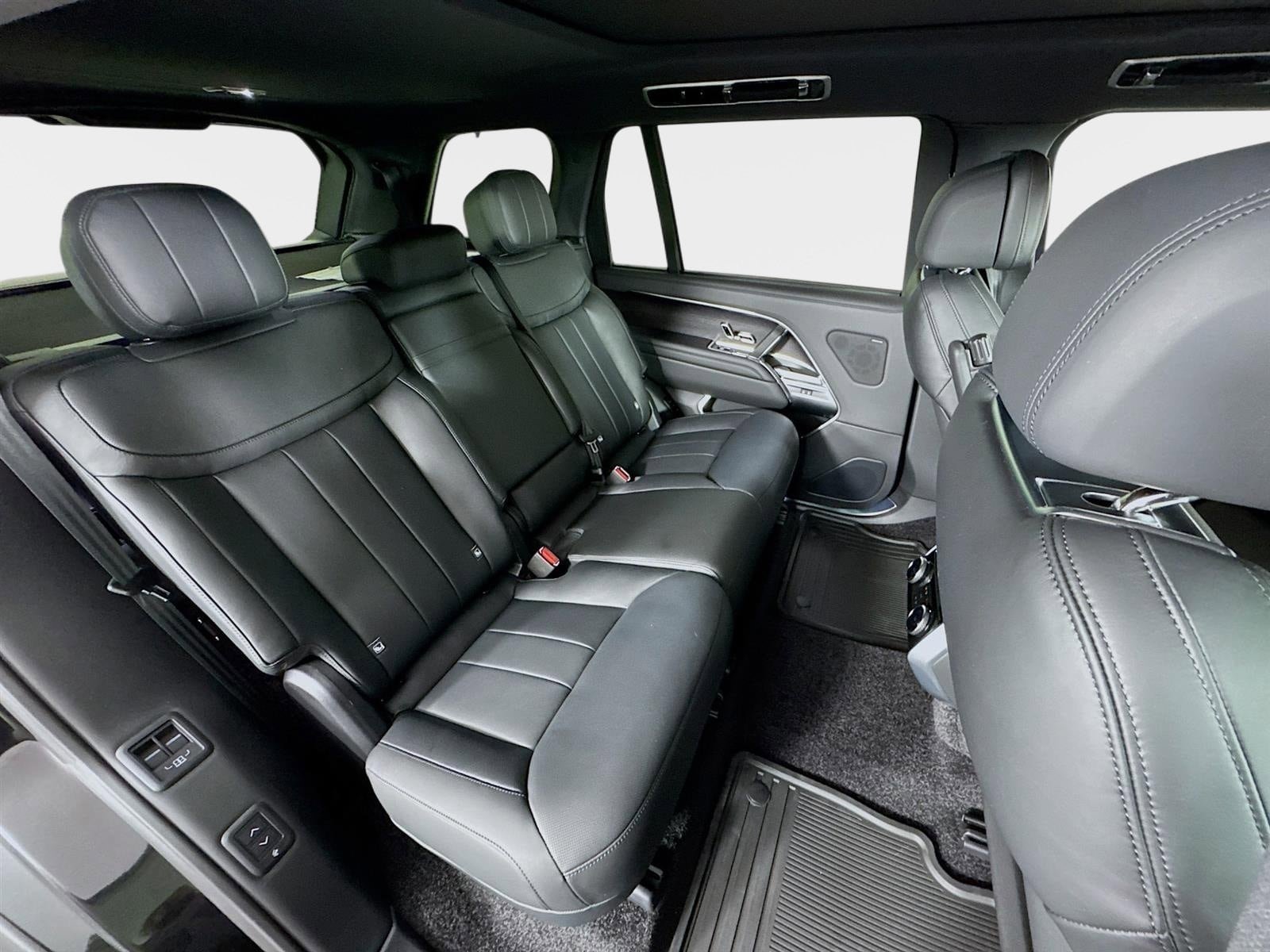 New 2026 Land Rover Range Rover Long Wheelbase SE AWD/4WD image 29