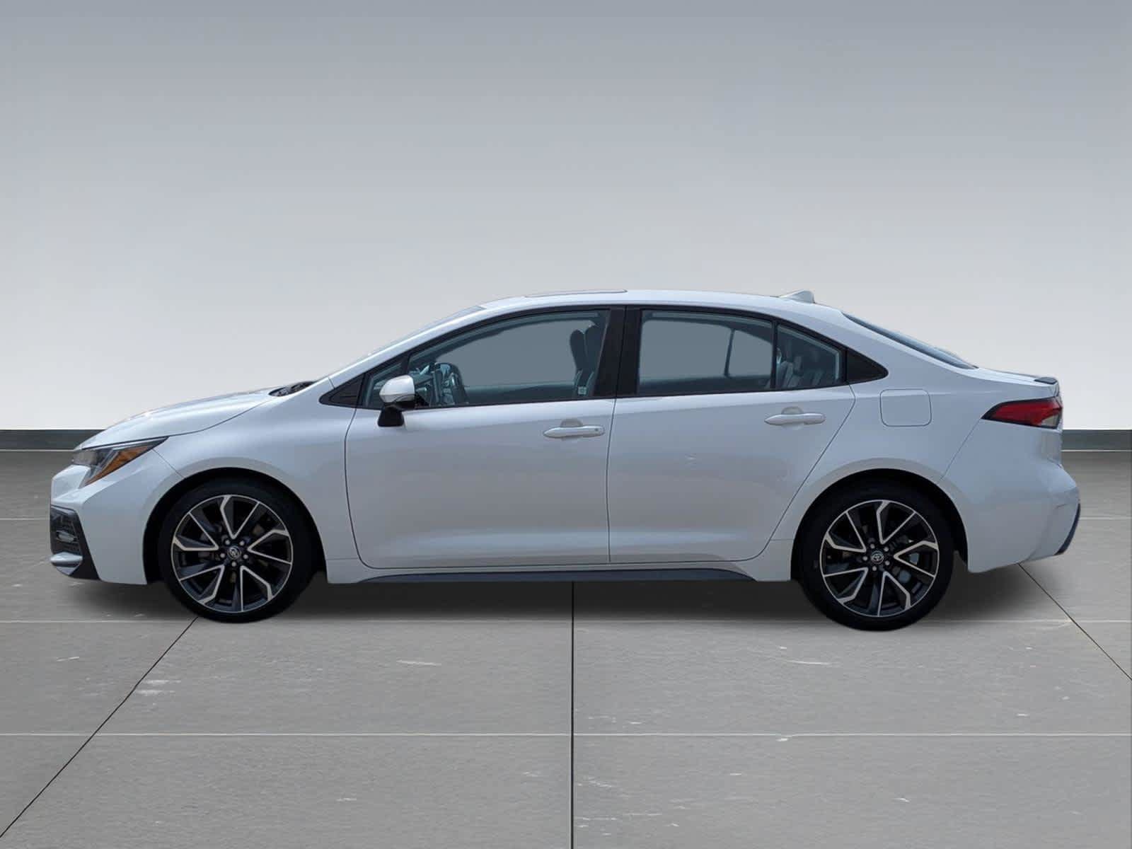 Used 2020 Toyota Corolla XSE FWD image 2