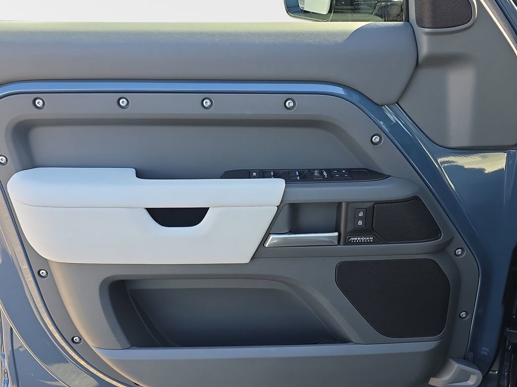 New 2026 Land Rover Defender 110 X-Dynamic SE image 27