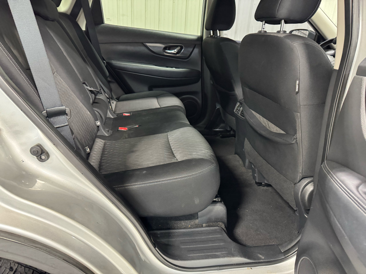 Used 2017 Nissan Rogue SV image 8