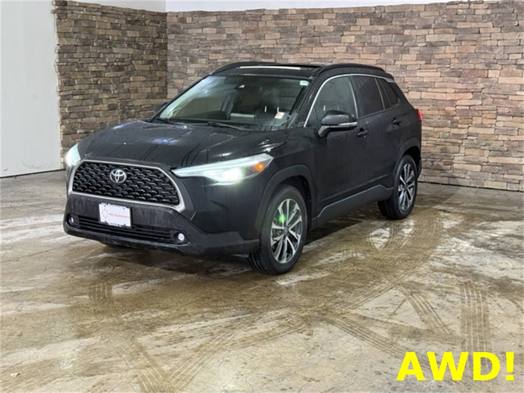 Used 2022 Toyota Corolla Cross XLE w/ Convenience Package image 5