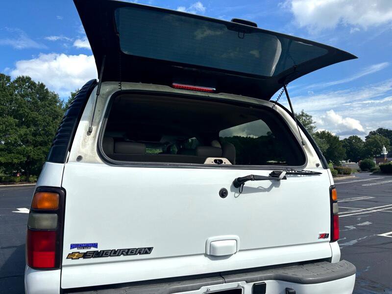 Used 2006 Chevrolet Suburban Z71 w/ Z71 Preferred Equipment Group image 9