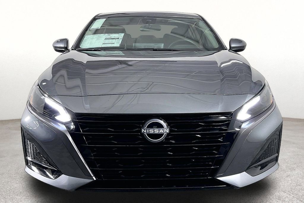 New 2026 Nissan Altima 2.5 SV w/ SV Special Edition Package AWD/4WD image 3