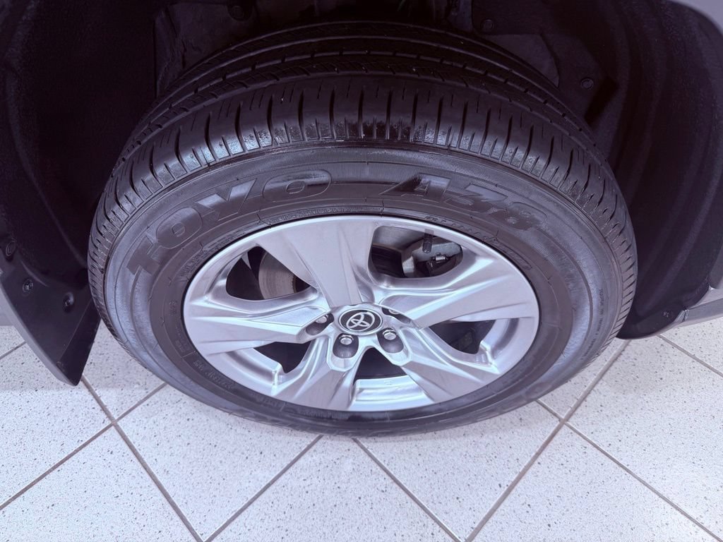 Used 2022 Toyota RAV4 XLE AWD/4WD image 15