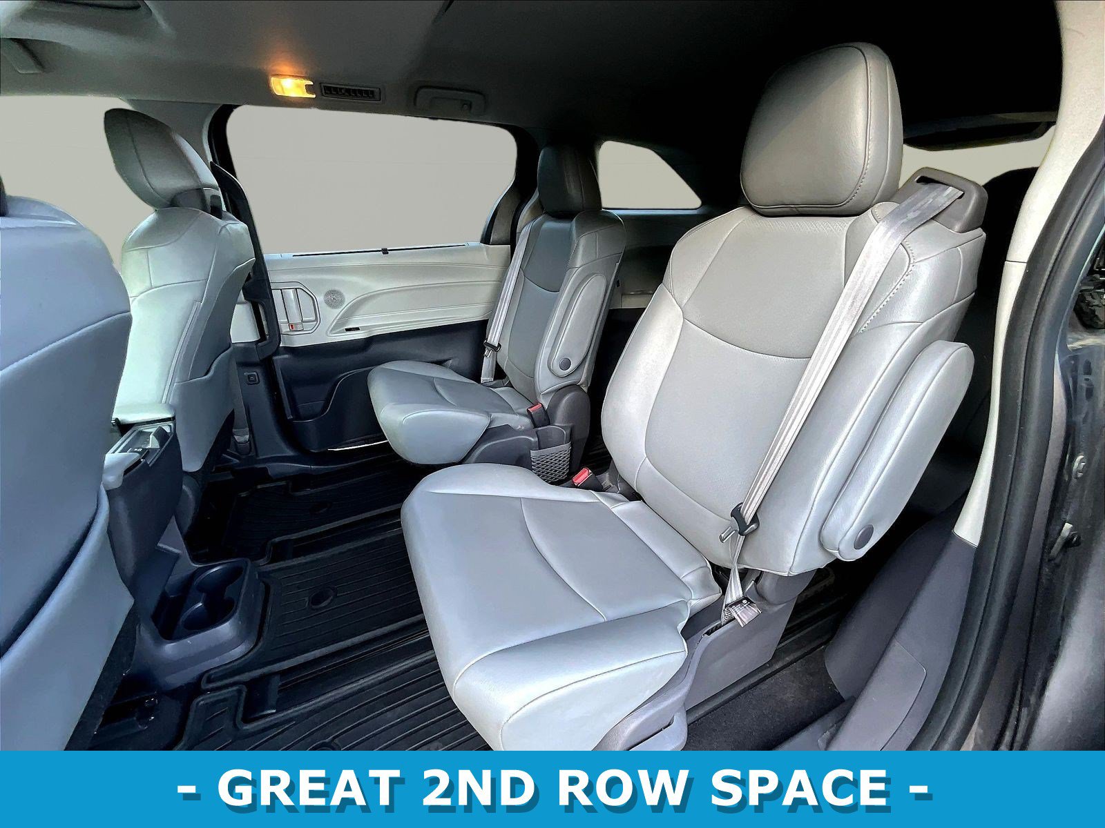 Used 2021 Toyota Sienna XLE FWD image 21