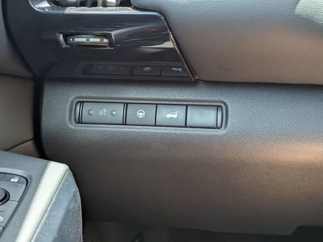 Used 2025 Nissan Pathfinder SV FWD image 29