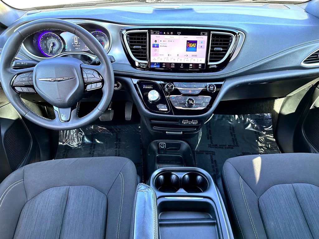 Used 2024 Chrysler Pacifica Touring FWD image 23