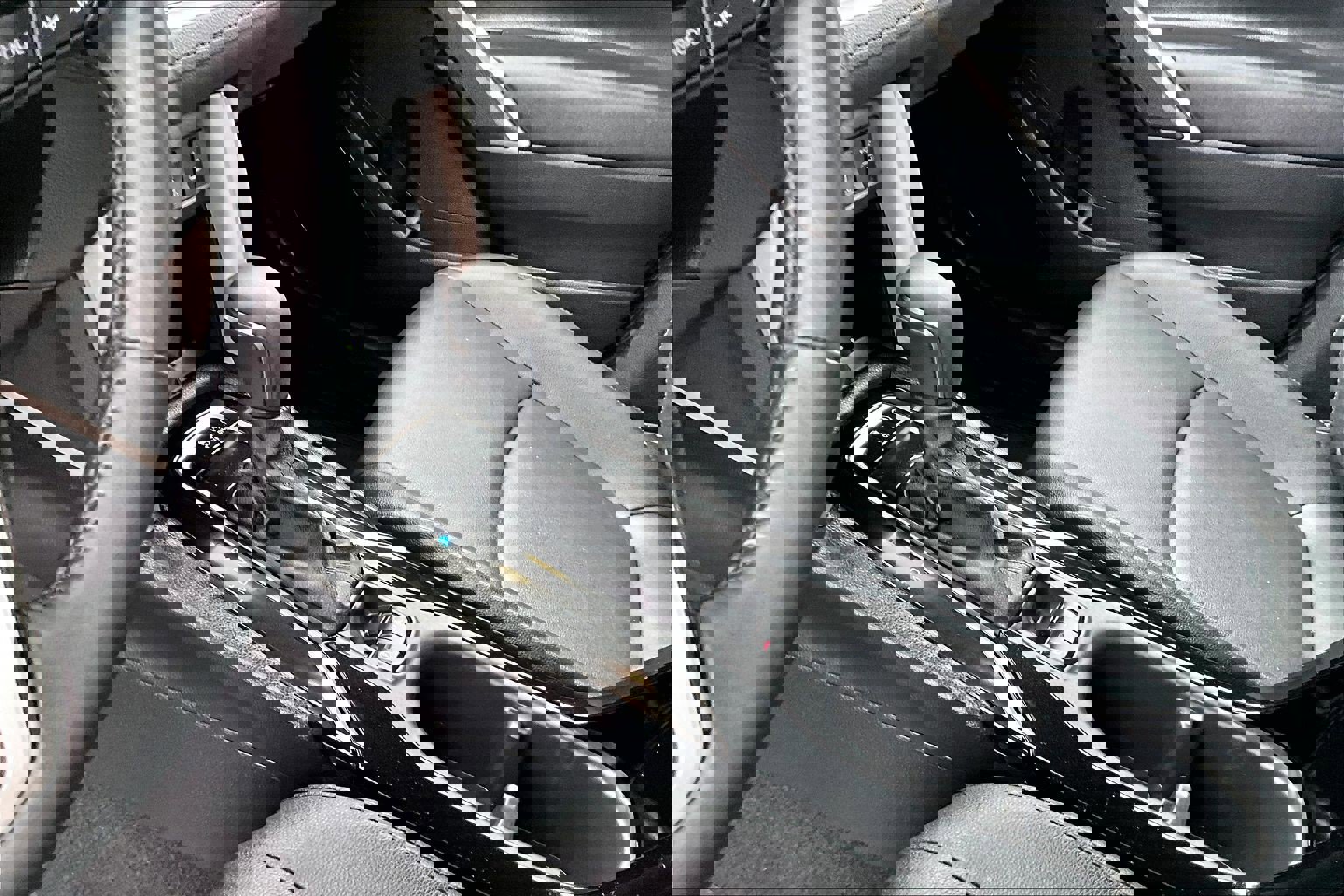 Used 2025 Toyota Corolla Cross XLE image 16