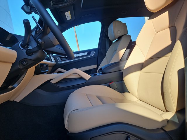 New 2026 Porsche Cayenne AWD/4WD image 5