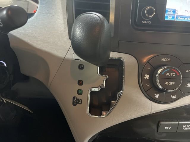 Used 2014 Toyota Sienna LE image 22