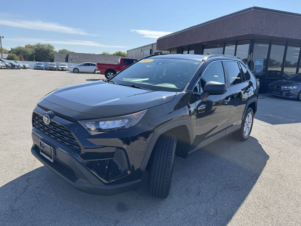Used 2021 Toyota RAV4 LE image 3