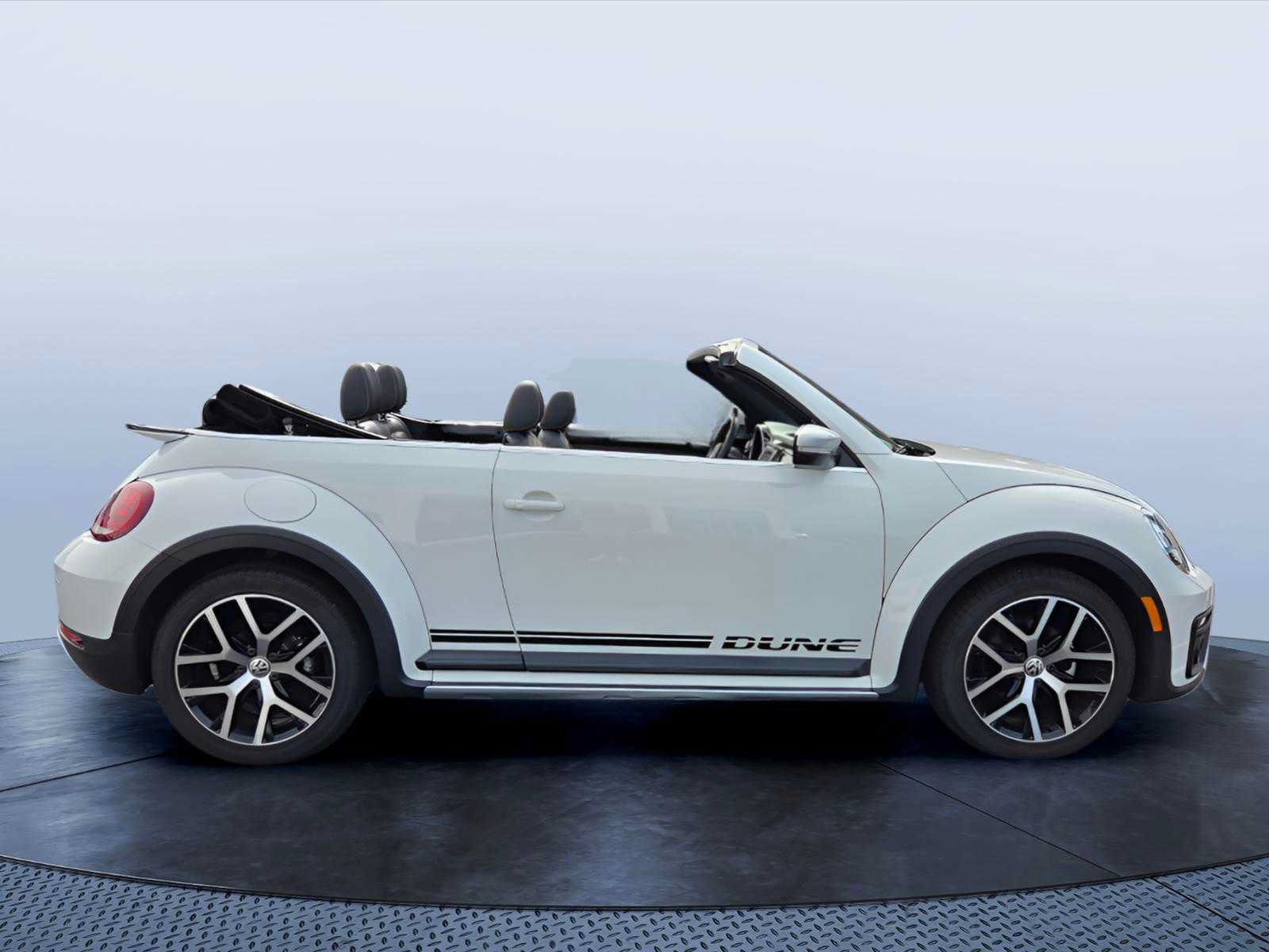 Used 2018 Volkswagen Beetle 2.0T Dune FWD image 2