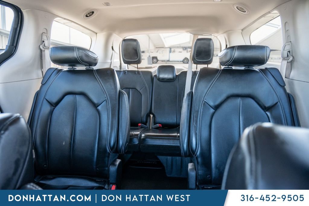 Used 2023 Chrysler Pacifica Touring-L image 18