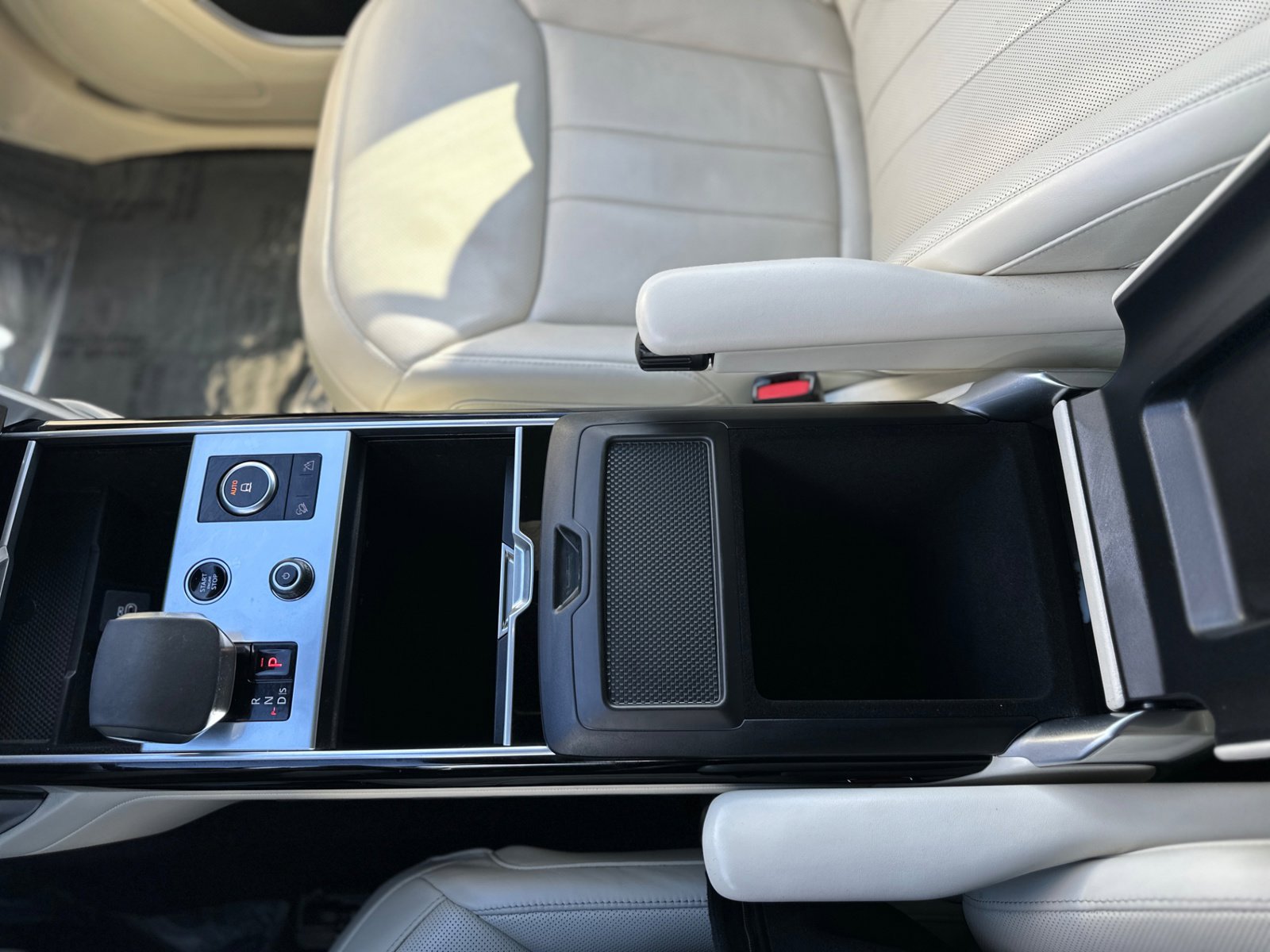 Used 2023 Land Rover Range Rover SE image 35