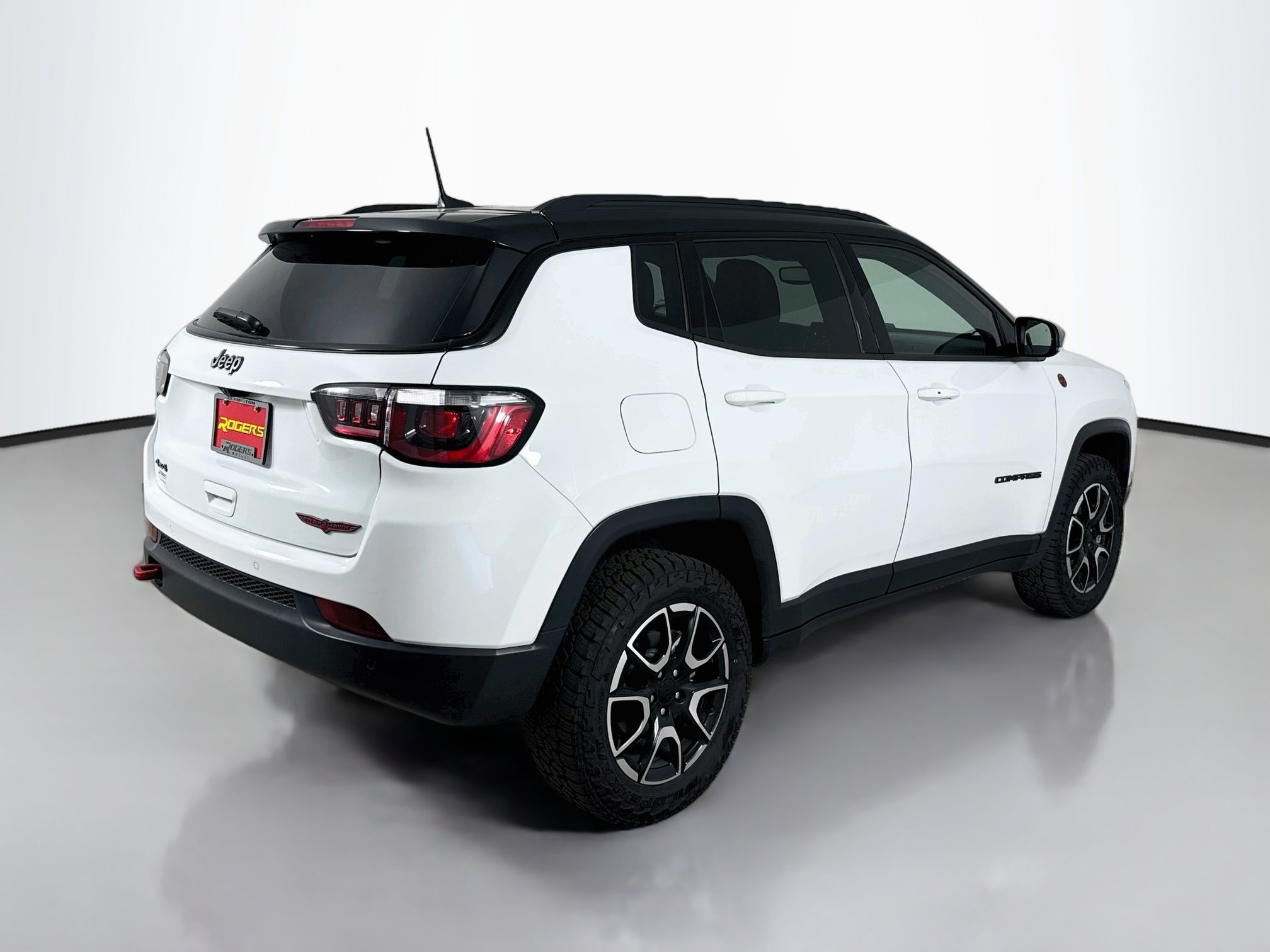 Used 2024 Jeep Compass Trailhawk AWD/4WD image 8