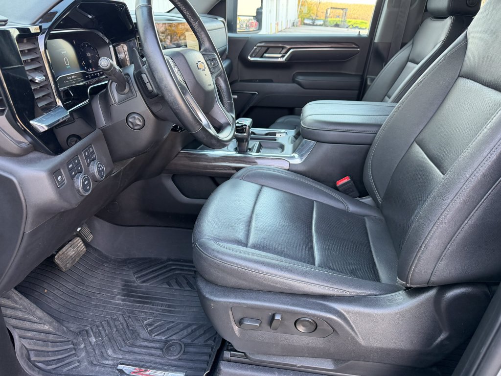 Used 2024 Chevrolet Silverado 1500 LTZ AWD/4WD image 10