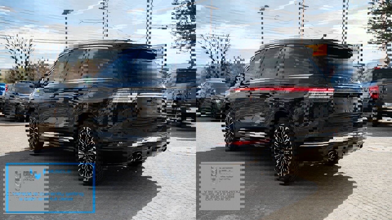 Used 2020 Lincoln Aviator Black Label w/ Dynamic Handling Package image 2