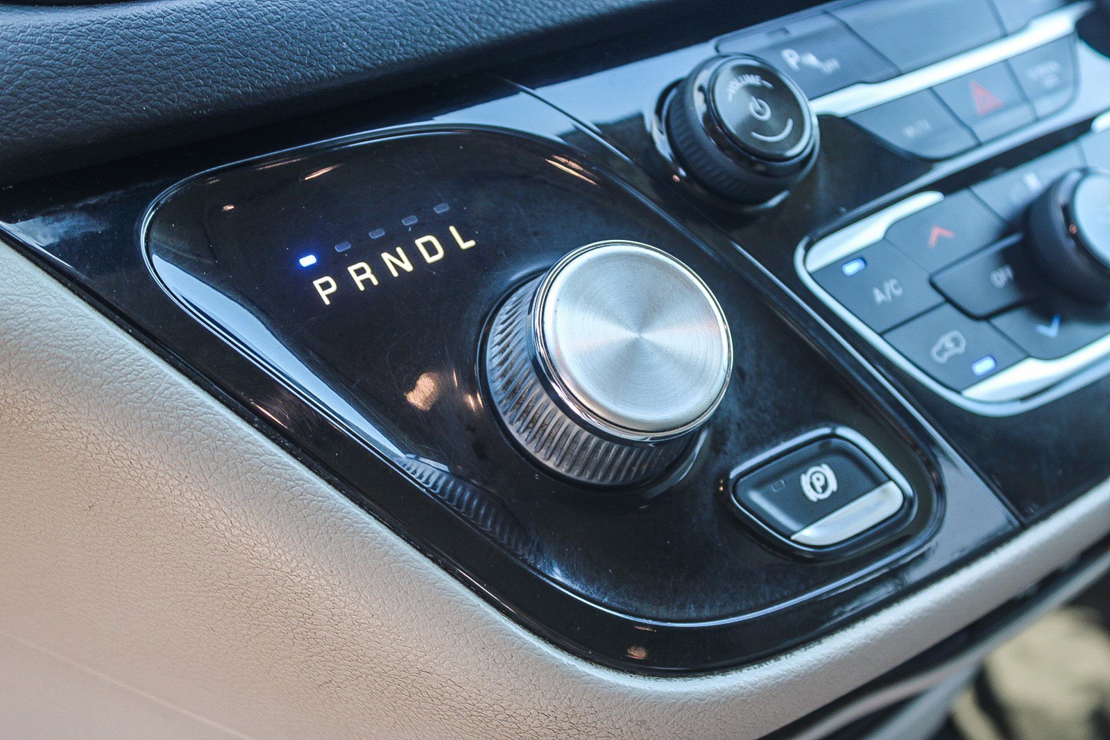 Used 2018 Chrysler Pacifica Touring-L image 20